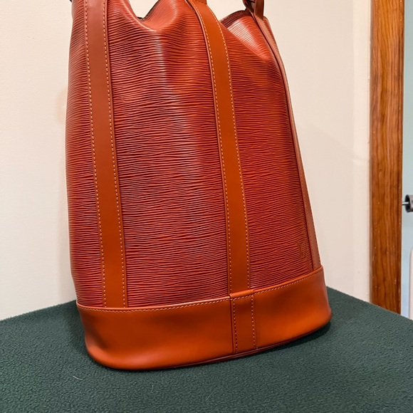 Brown leather Luis Vuitton Randonnee PM Bucket shoulder bag main image 4